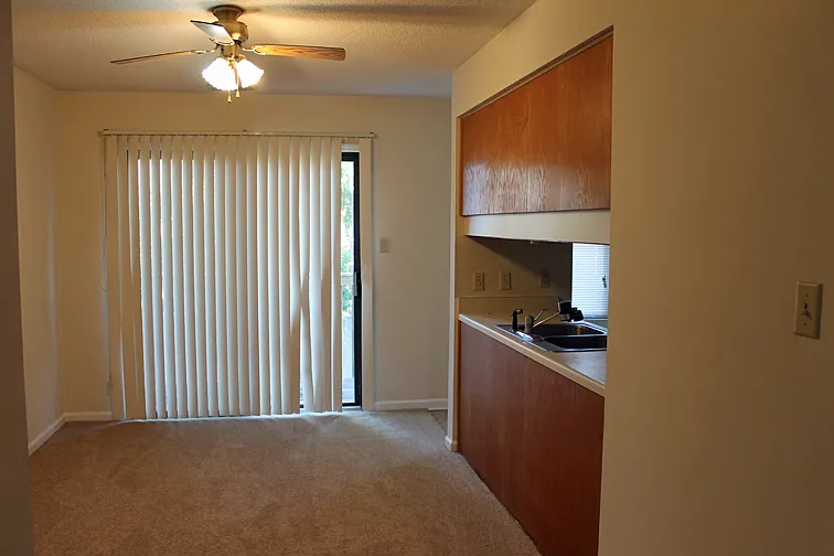 Hampton Square Condo — Photo 3