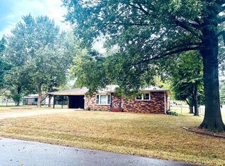 1015 McPhail Drive, Aurora, MO 65605