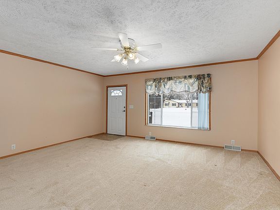 3rd image of 37710 Herman St