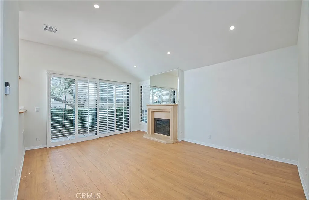 3 bed, 2.5 bath, 1780 sqft, $4,900 — Photo 3