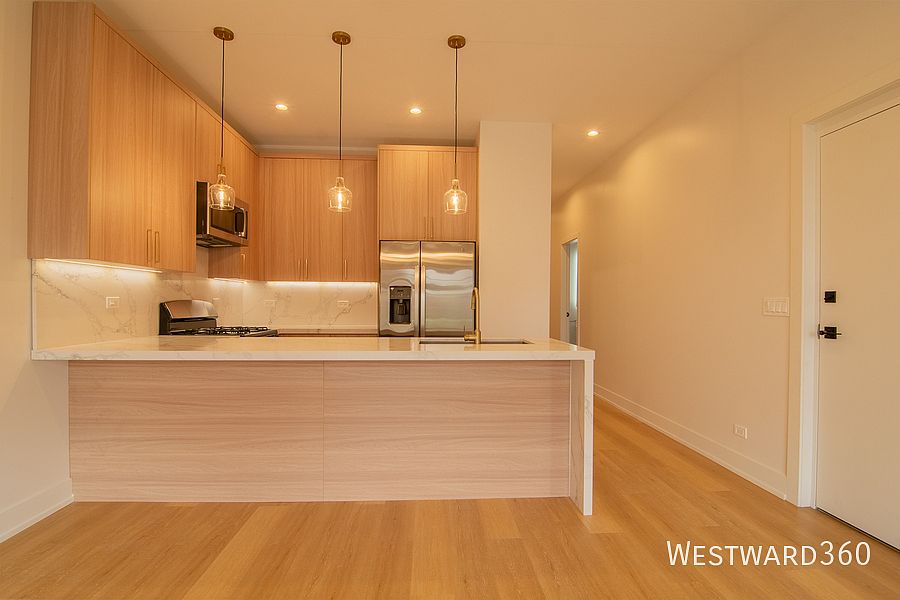 1st image of 2046 W Washington Blvd #3