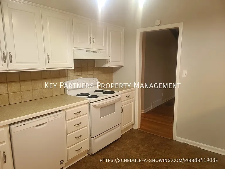 7115 Larsen Ln — Photo 7