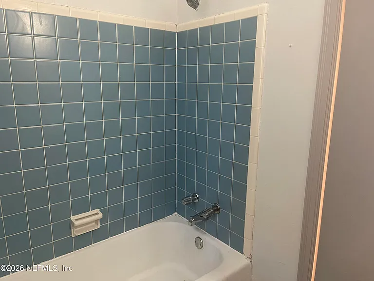 530 Myra St — Photo 21