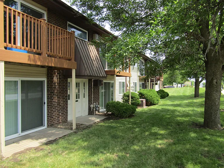 Woodcrest Apartments — Photo 13