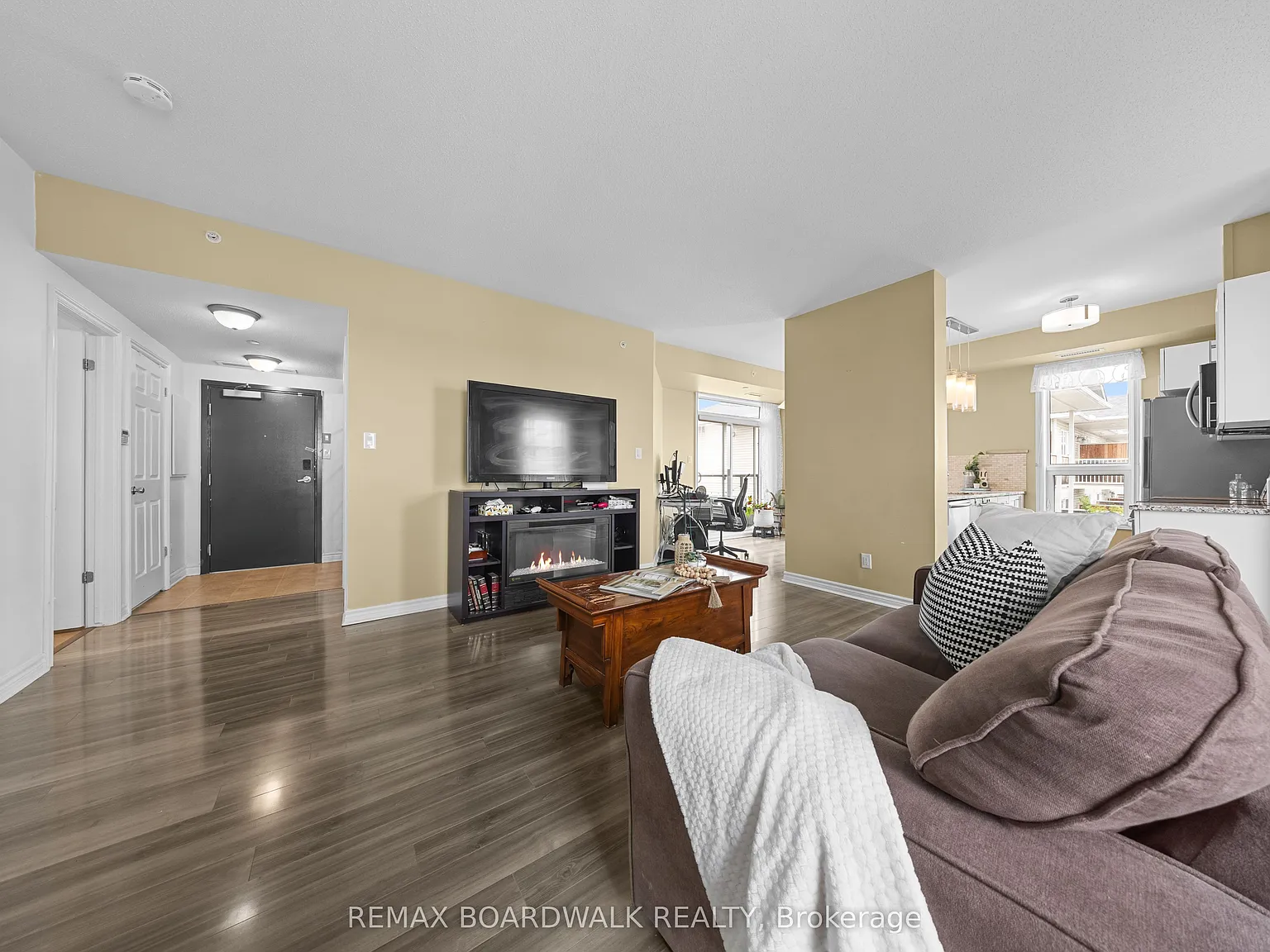 2 bed, $2,450 — Photo 4