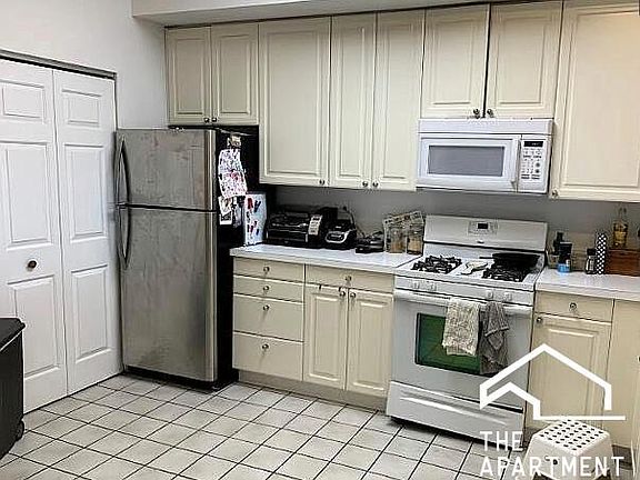 3rd image of 662 N Milwaukee Ave #2