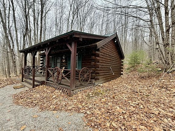 3rd image of 24 Blueberry Hill Road