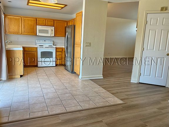 4th image of 423 Charlemagne Ln