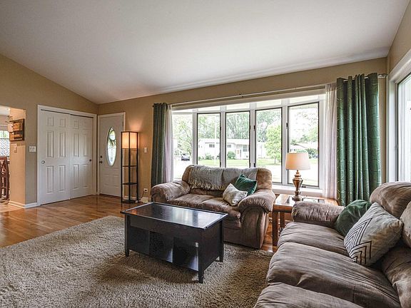 5th image of 902 Clearbrook Park Dr