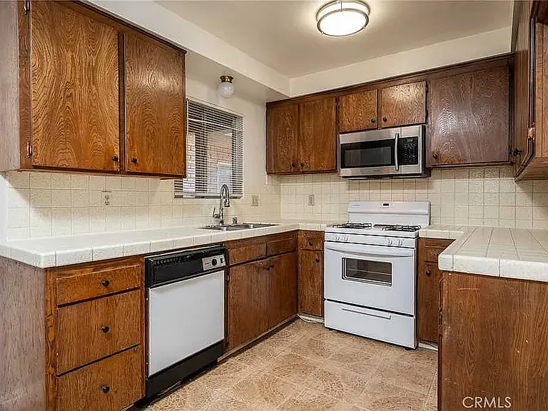 1 bed, 650 sqft, $2,100 — Photo 2