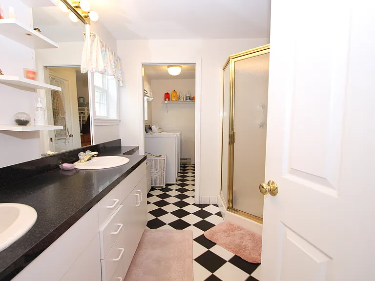 36 Wood Ave — Photo 11