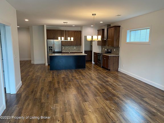 4th image of 406 Long Dr