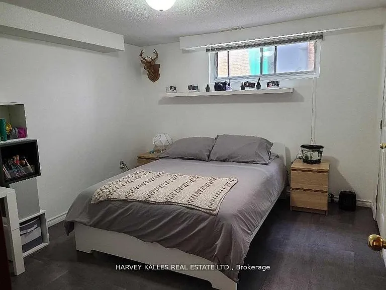 2379 Hensall St #LOWER — Photo 9