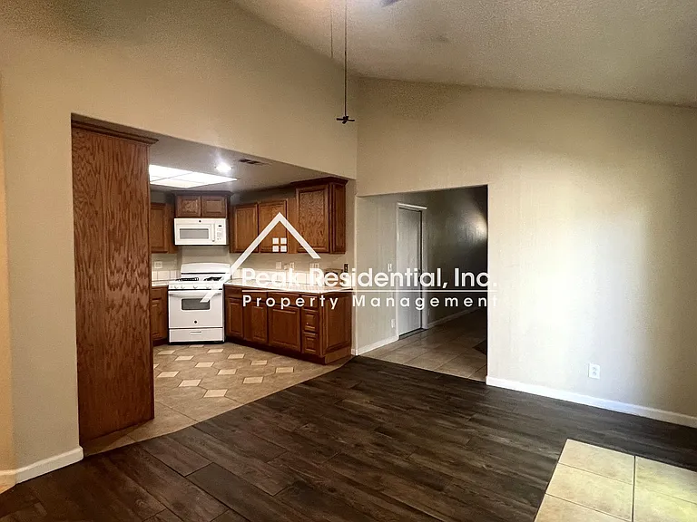 4978 Saddlerock Way — Photo 6