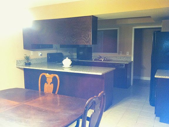 4th image of 901 Woodbridge Dr