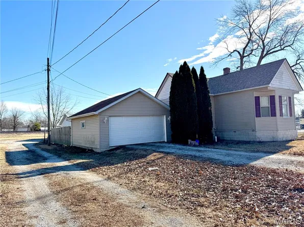 406 S Poplar St, Mount Olive, IL 62069