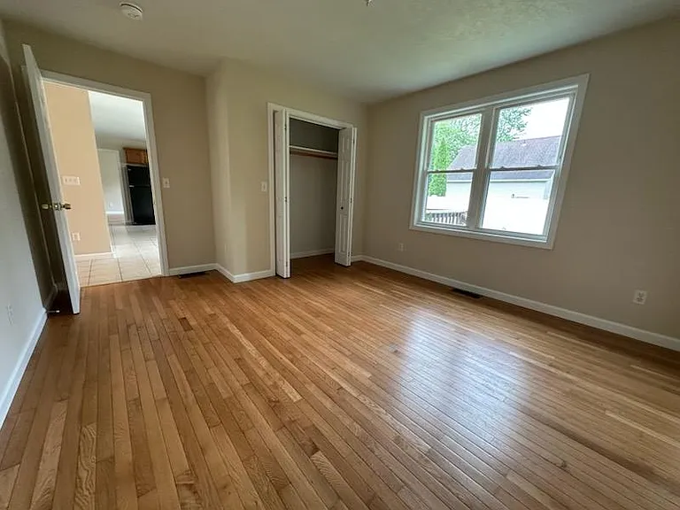 Back right bedroom