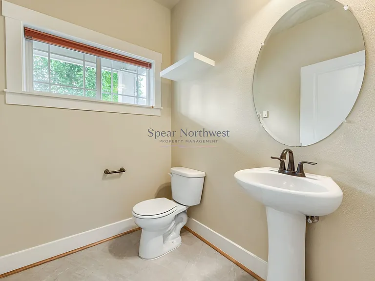552 NE 77th Ave — Photo 23