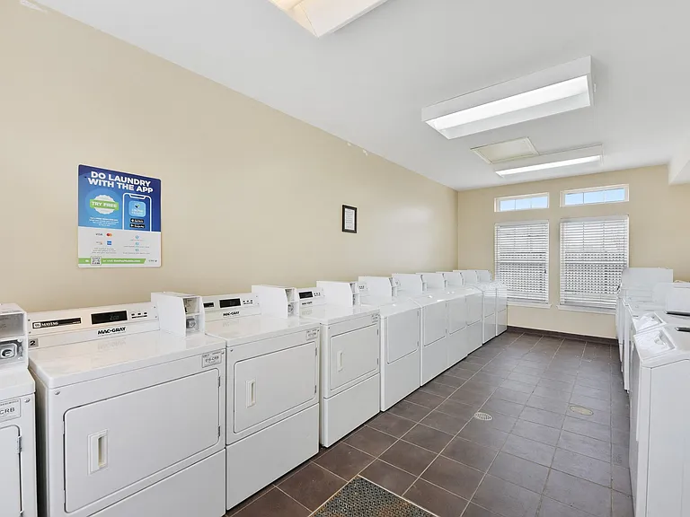 Creekwood Apartments — Photo 8