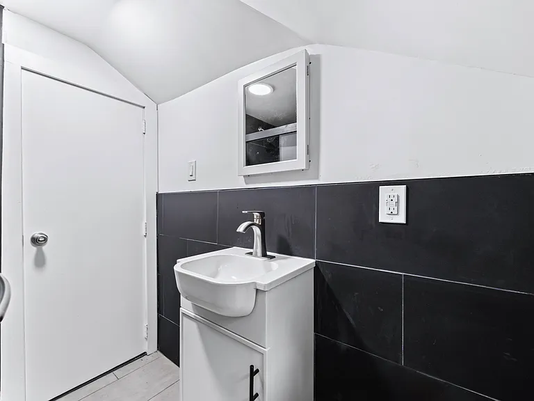 9 Hillside Ave #2 — Photo 6