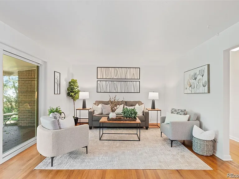 2311 S Jasmine Pl — Photo 1
