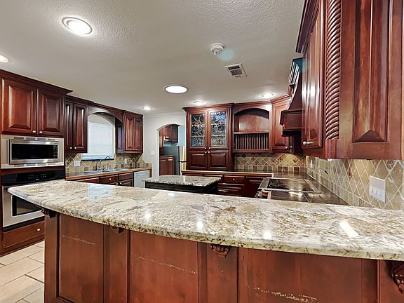 5th image of 125 Bellaire Dr