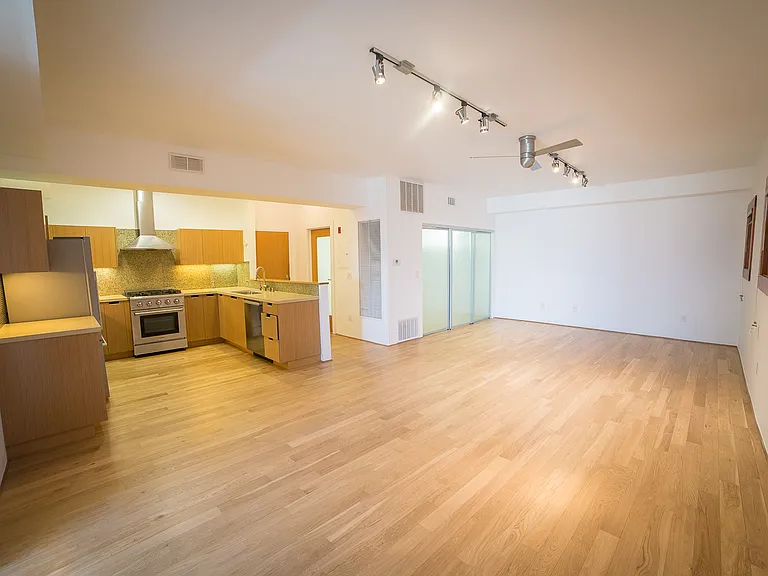 8 Brooks Ave #11 — Photo 14