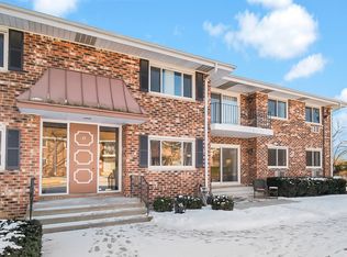 35 N Main St APT 25, Glen Ellyn, IL 60137
