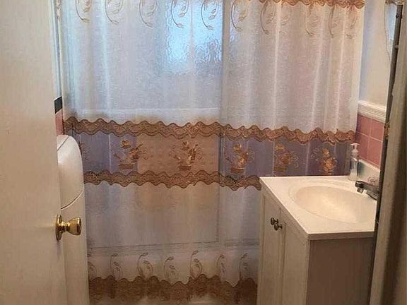 5th image of 22 Mulford Pl APT 1B