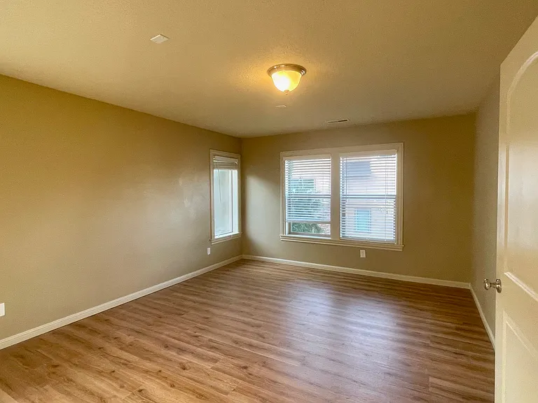 12318 NW 21st Ave — Photo 34
