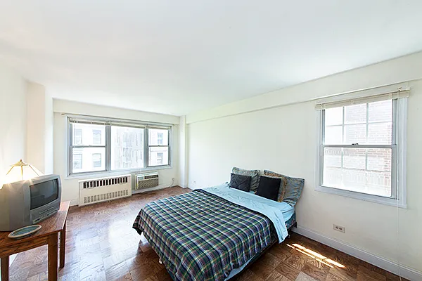 Rented by Karen Pollack, LREB | media 4