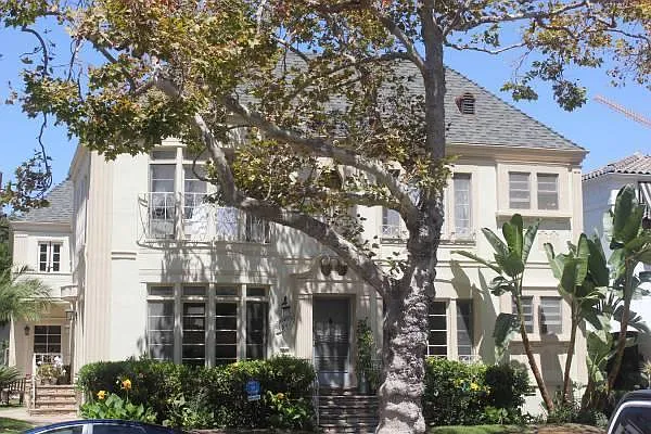 Fabulous building even better neighbors