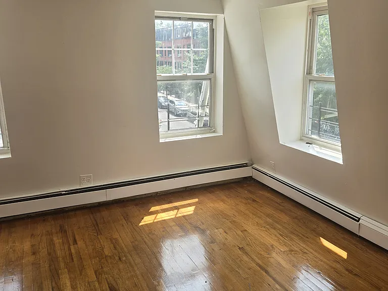 509 Hancock St #3R — Photo 4