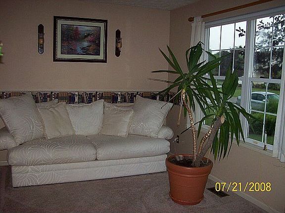 Sitting Room/Foyer