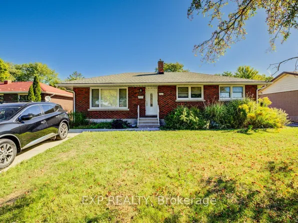 8568 Champlain Dr, Niagara Falls, ON L2G 6Y6