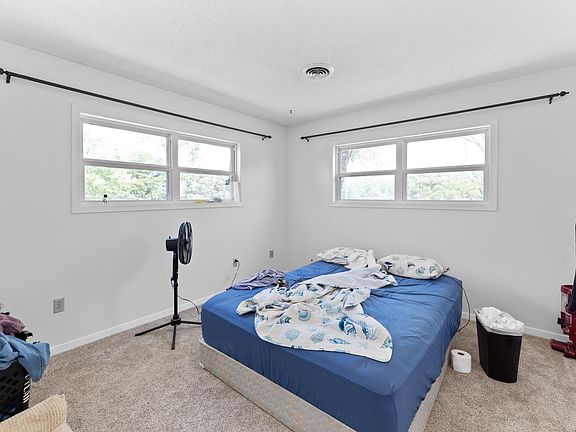5th image of 806 S Edwards Ave