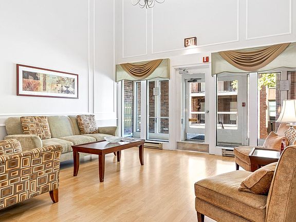 2nd image of 514 Coeur De Royale Dr APT 207
