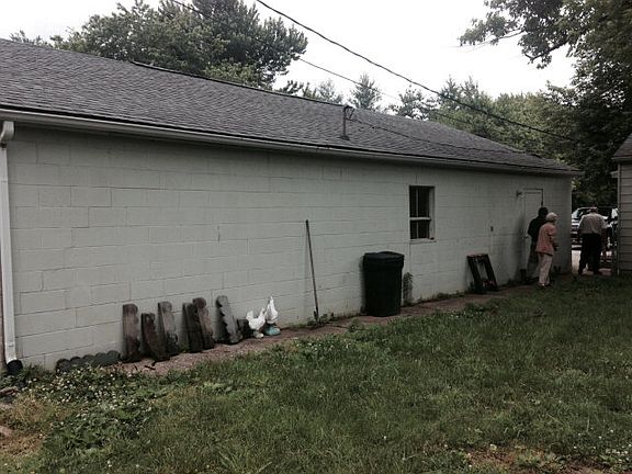 3rd image of 5021 Graham Ln