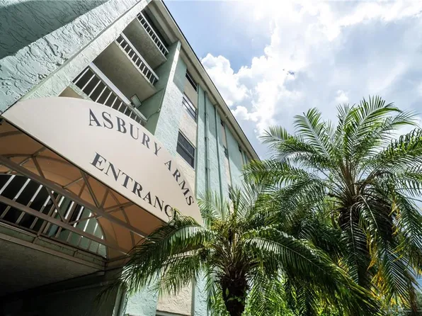 801 83rd Ave N APT 215, Saint Petersburg, FL 33702