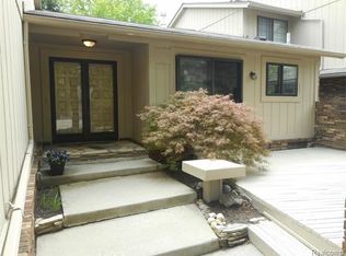 4383 Foxpointe Dr #1, West Bloomfield, MI 48323
