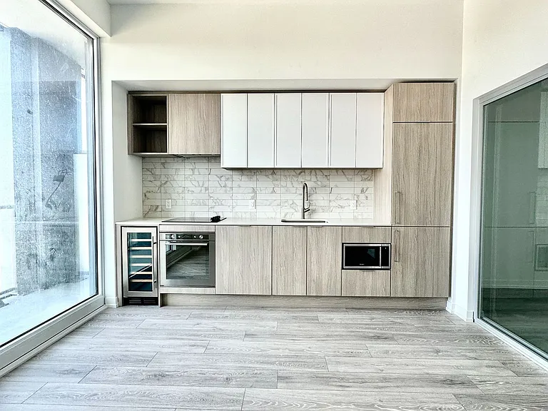2020 Bathurst St #919 — Photo 4