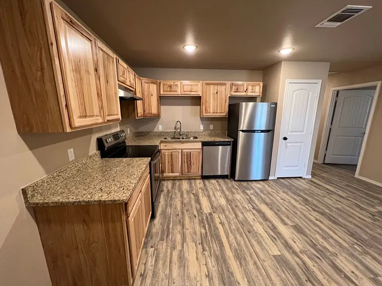 2503 N Avenue O — Photo 10