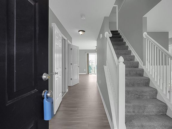 5th image of 220 Salinger Dr