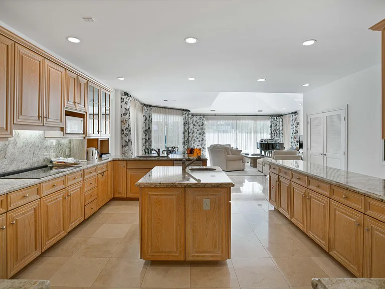 351 Eagle Dr — Photo 17