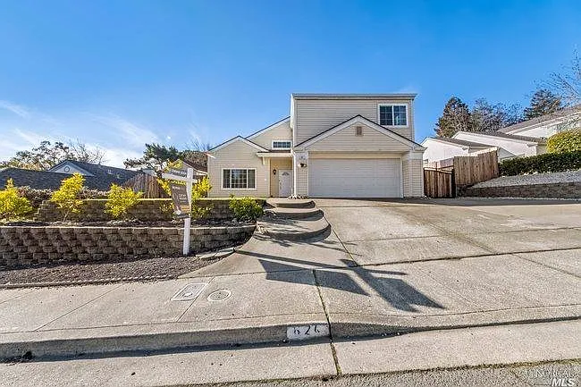624 Rose Dr photo 1