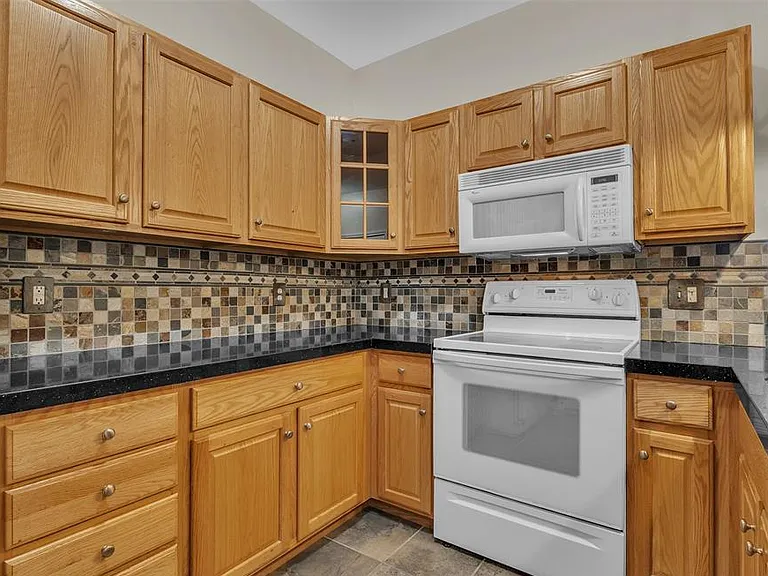 276 Constitution St — Photo 7