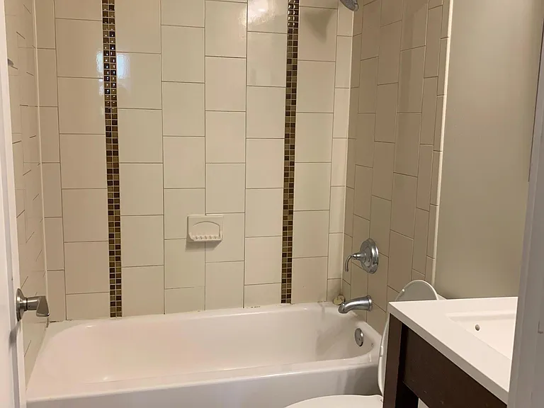 1047 W Madison St #201 — Photo 7