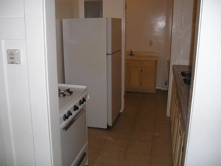 2210 W Jefferson Blvd — Photo 4