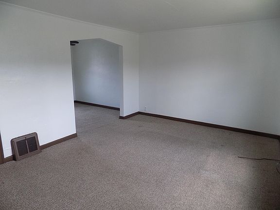 2nd image of 1739 Eden Park Blvd