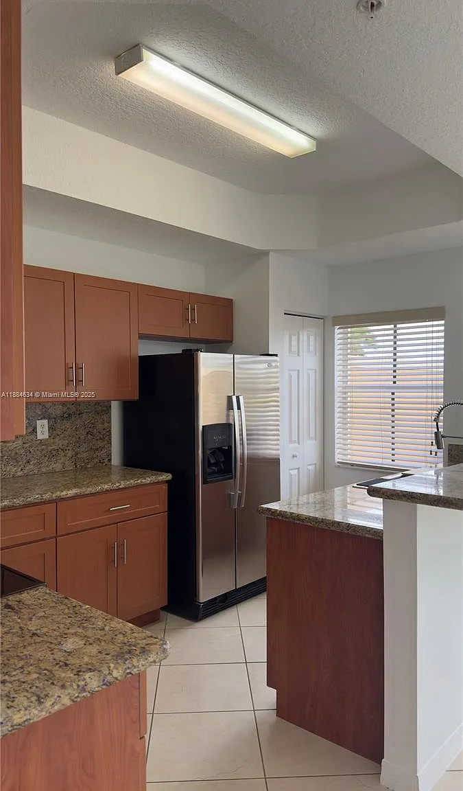 3 bed, 2.5 bath, 1598 sqft, $3,000 — Photo 2